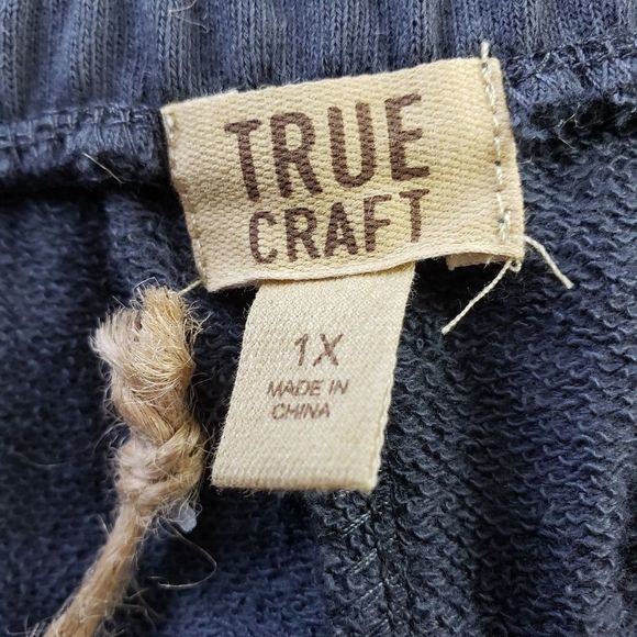 Cute stud detail Sweat Shorts! - Picture 3 of 4